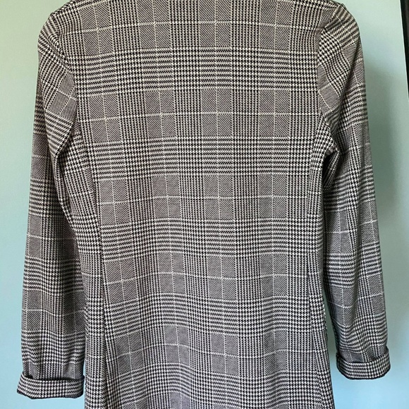 H&M Blazer! Like New (Used 2 Times) - Picture 4 of 5